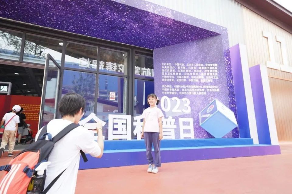 精英对决激情擦出火花，赛场热闹非凡的简单介绍