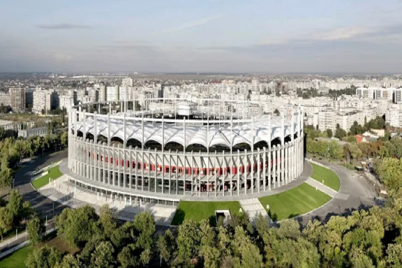 包含梦幻般的足球竞技场，挑战不断引人注目的词条