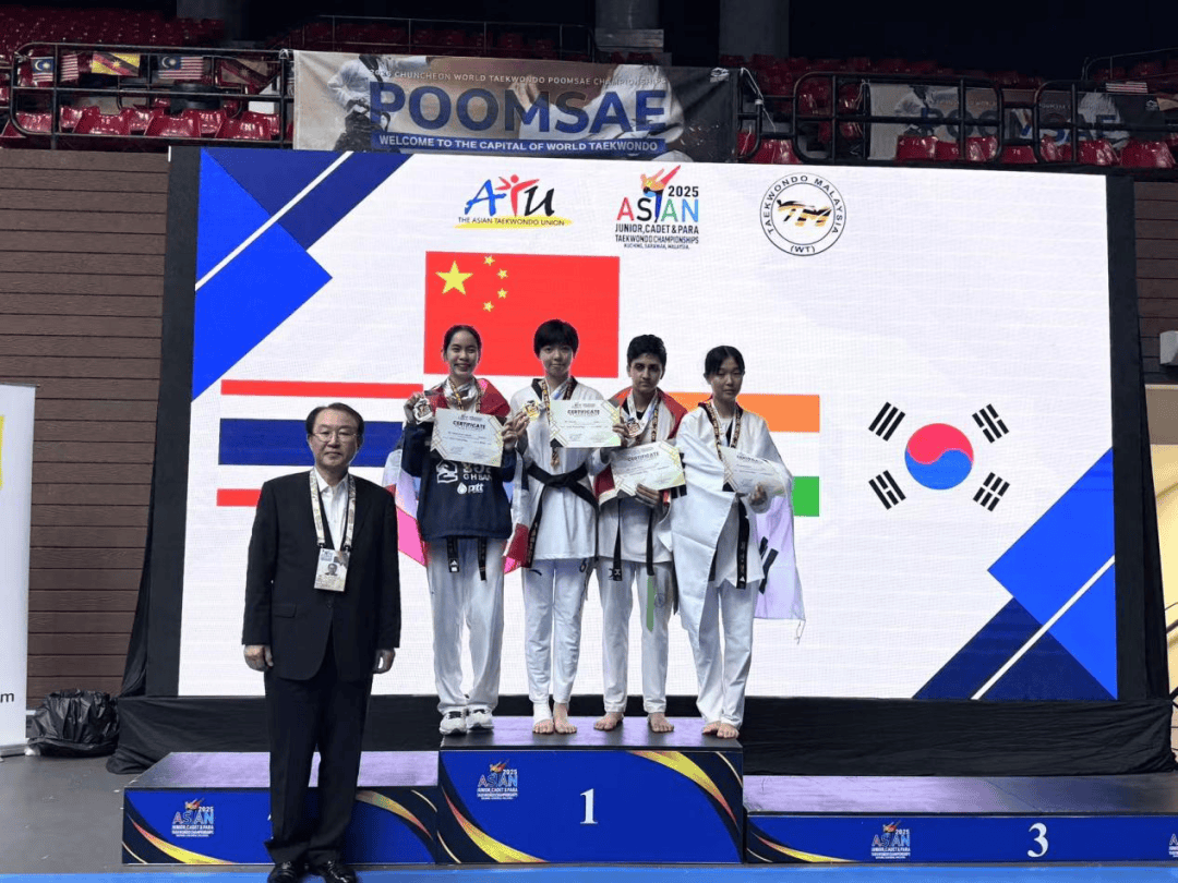 运动员冲刺最后一刻,赢得胜利 运动员冲刺最后一刻,赢得胜利