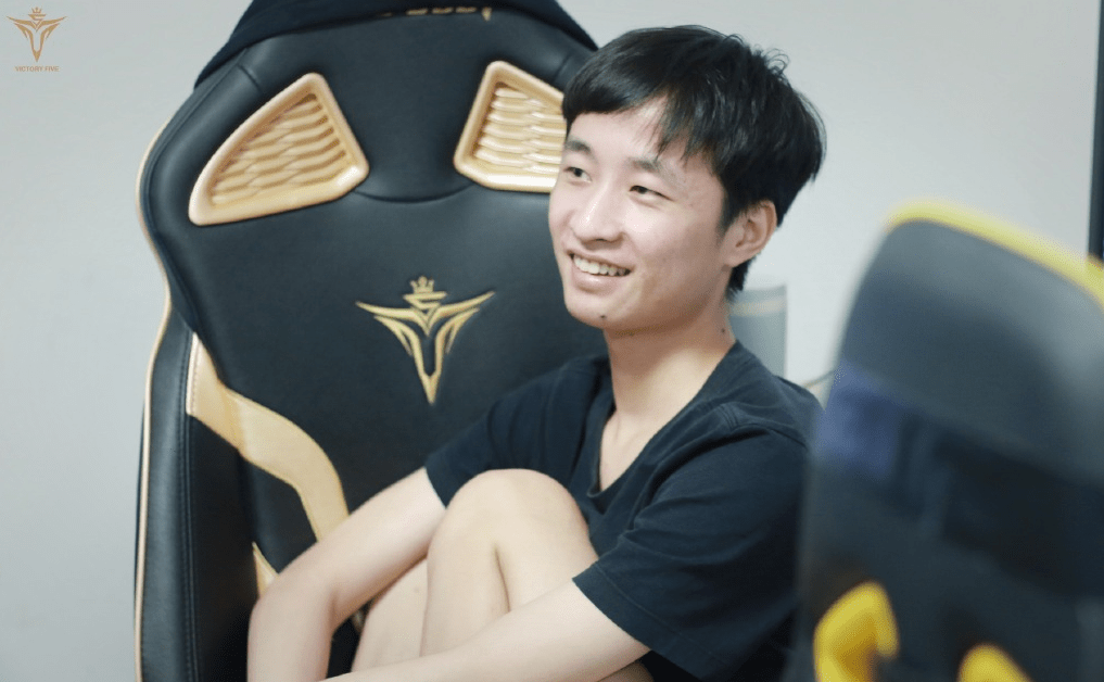 V5险胜TES，Caps开启传奇时刻八强赛3:2（成都）