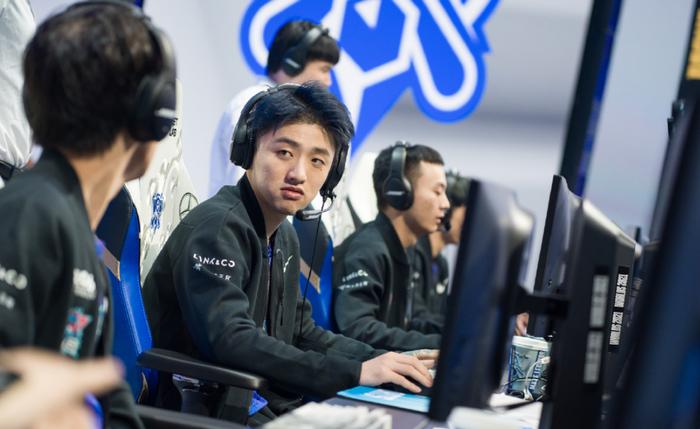 C9力克FPX,BDD打出惊人五杀四强赛3:1(上海) C9力克FPX,BDD打出惊人五杀四强赛3:1(上海)