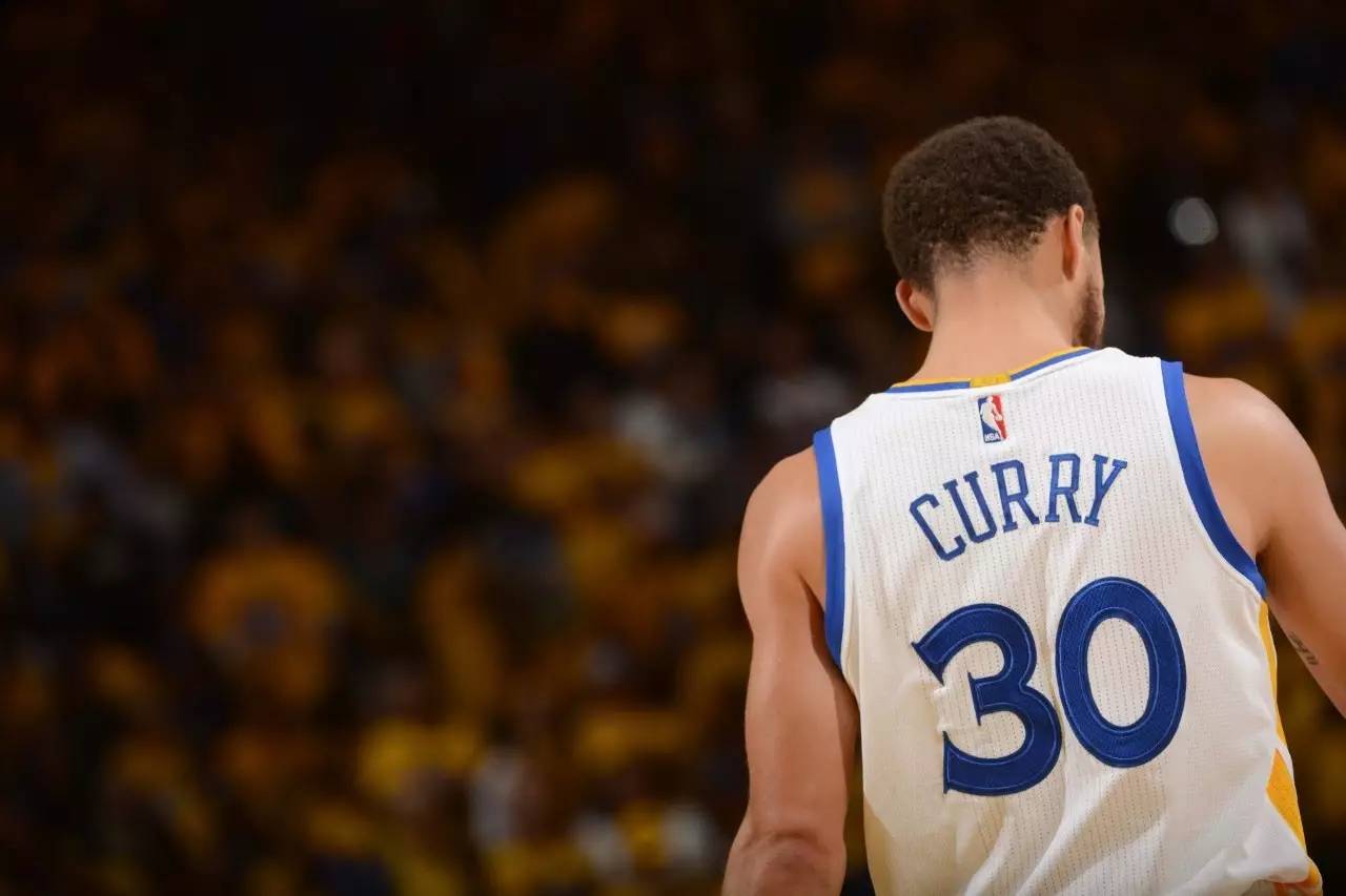 CLG险胜GEN，Uzi完成史诗逆转淘汰赛3:2（首尔）