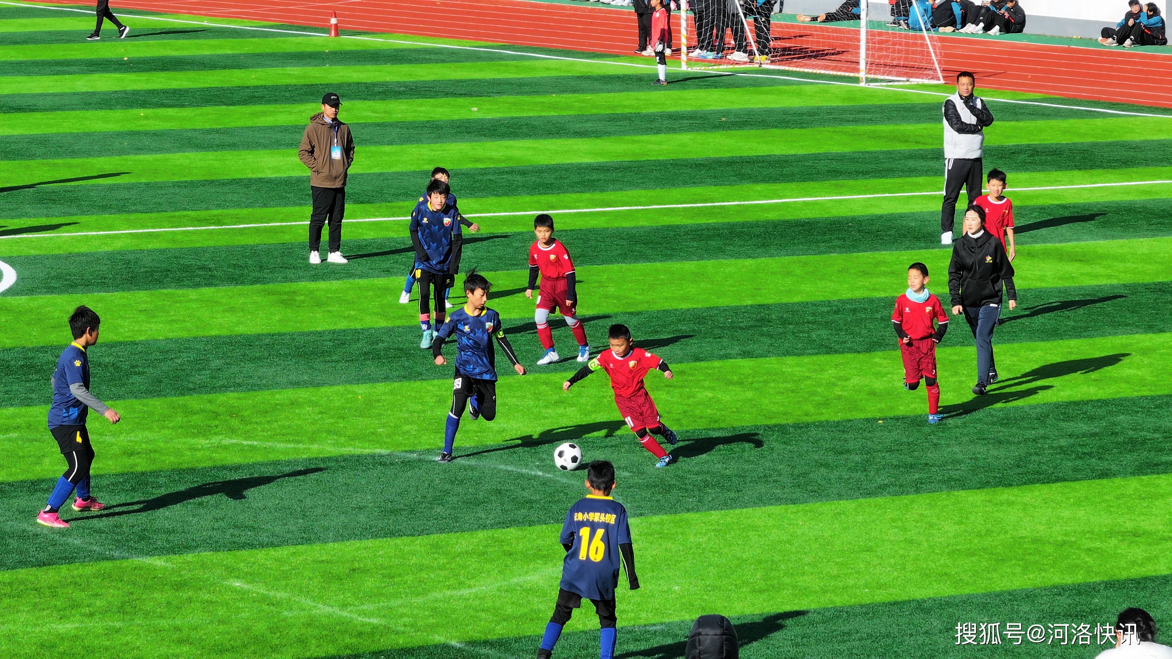 足球比赛最新消息传来，球迷欢欣鼓舞