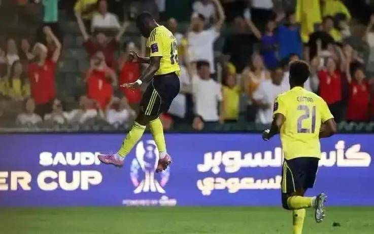 关键时刻球员冷静发挥带队胜利