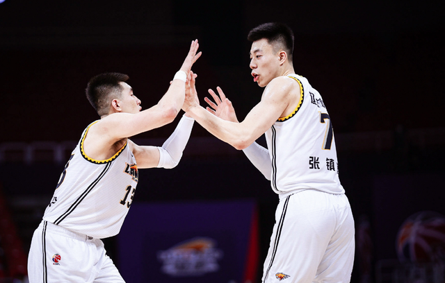 俄罗斯击剑名将再立功勋,横扫对手 俄罗斯击剑名将再立功勋,横扫对手