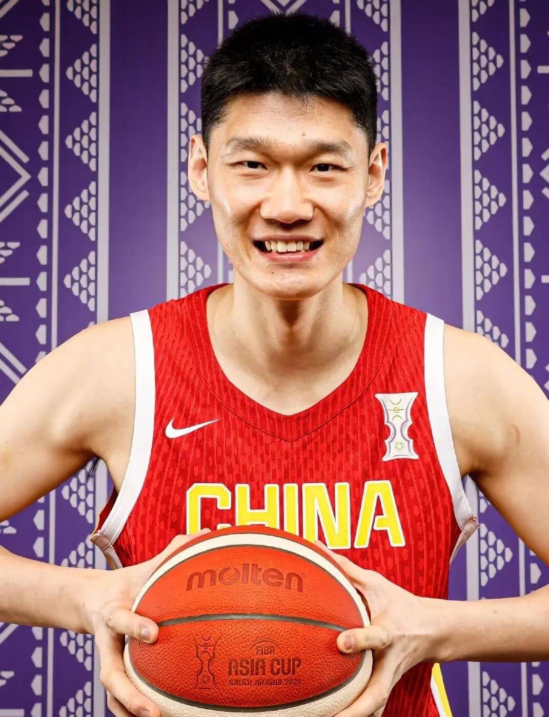 河北男篮全队取得胜利，成就巅峰