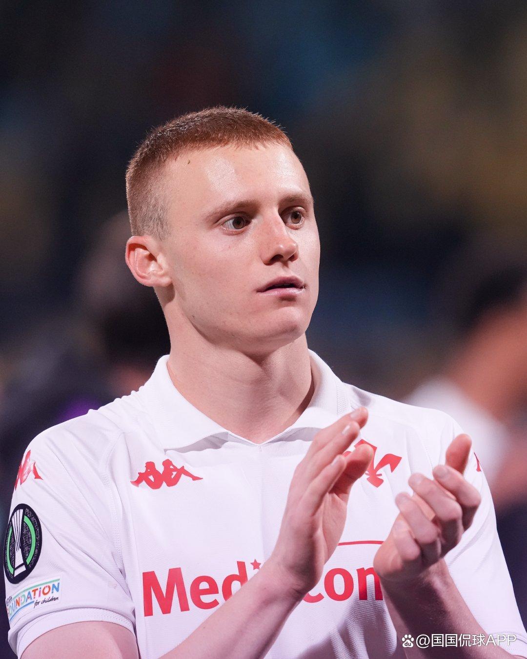 包含佛罗伦萨客场逼平帕尔马，保持不败的词条