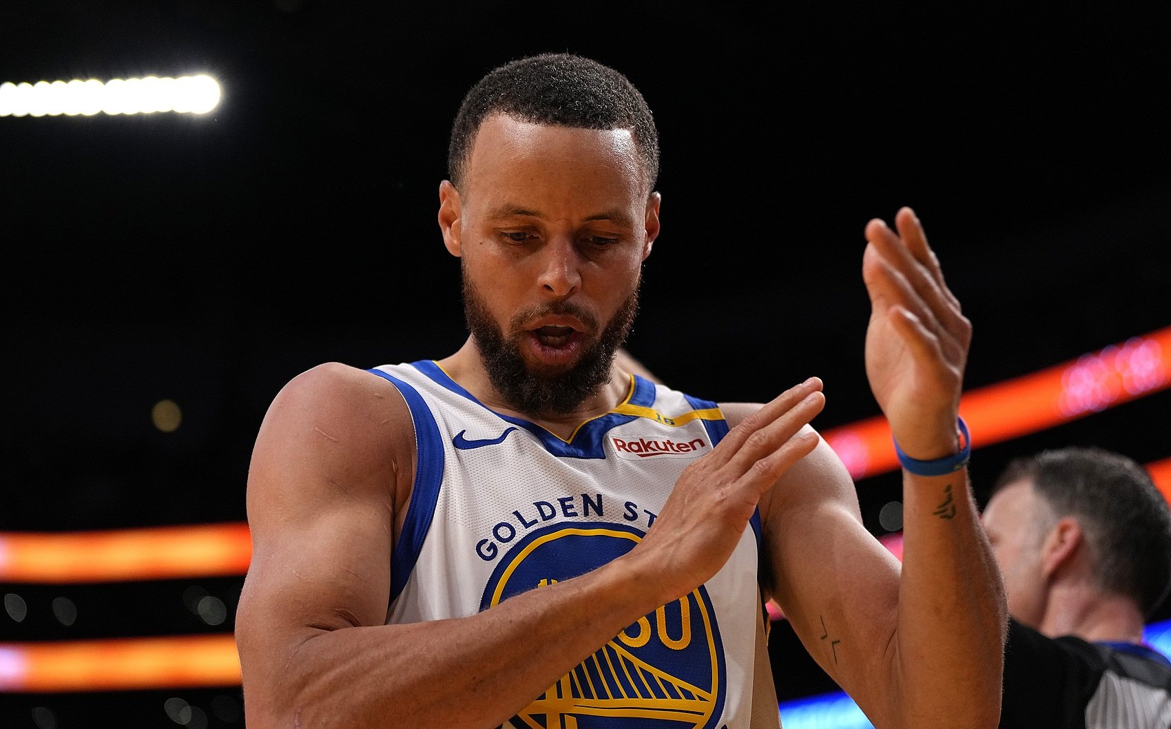 包含爵士战胜掘金,取得五连胜的词条 包含爵士战胜掘金,取得五连胜的词条