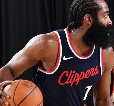 快船继续大胜老鹰,取得四连胜 快船继续大胜老鹰,取得四连胜