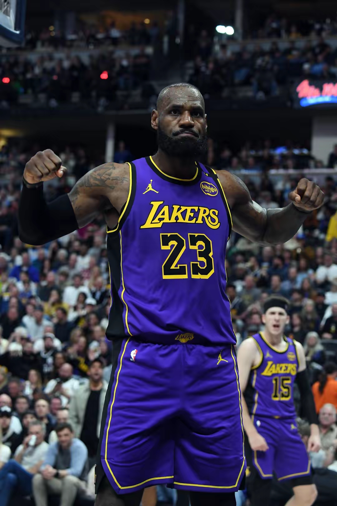 湖人客场战胜活塞，取得四连胜