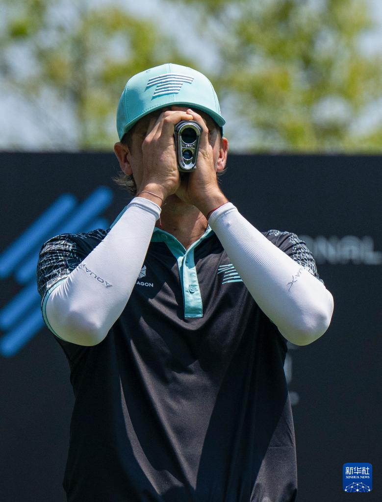 高尔夫选手爆冷获胜，专家预测失准