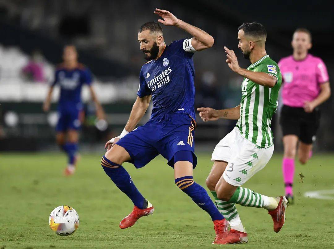 荷兰碾压乌拉圭,卡瓦哈尔关键制胜 荷兰碾压乌拉圭,卡瓦哈尔关键制胜