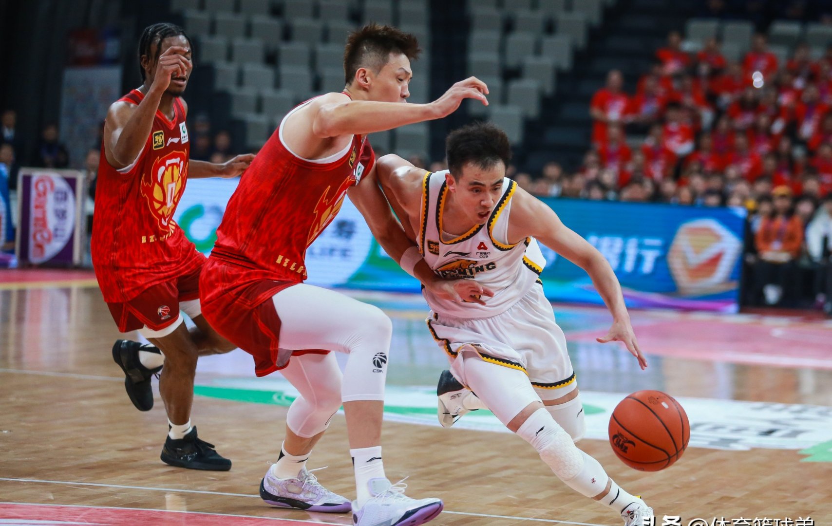 吉林队力克广州队，东契奇点燃赛场