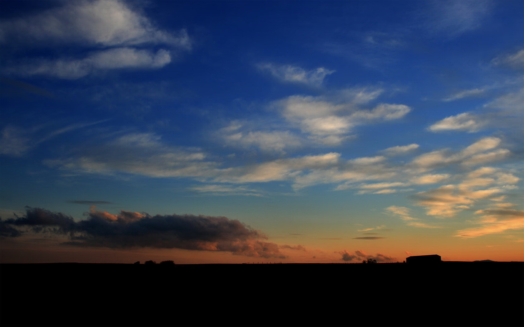 那不勒斯的落日，曼城的雨夜，阿森纳的重生，争冠终局前的三重奏